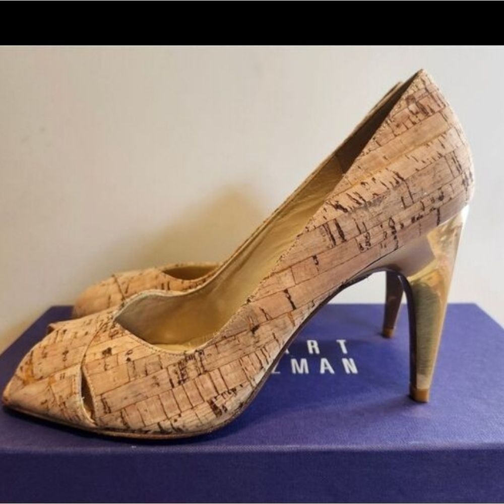 New Stuart Weitzman Cork Leather Peep Toe Curved Gold Heel Pumps sz.6.5 Ret.$425